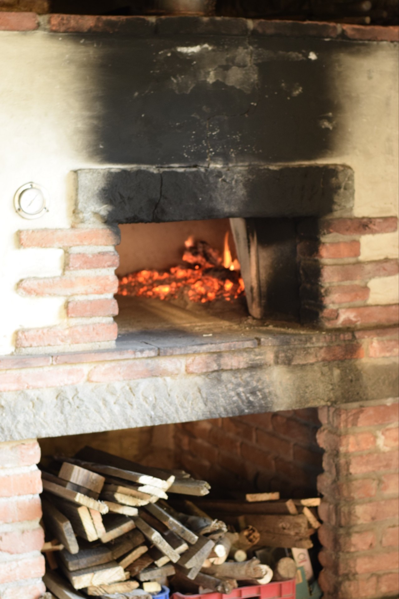 Forno a legna con brace
