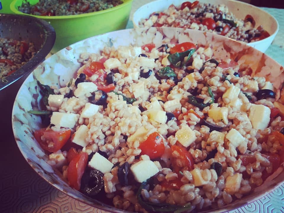 Insalata di farro con pomodorini e mozzarella