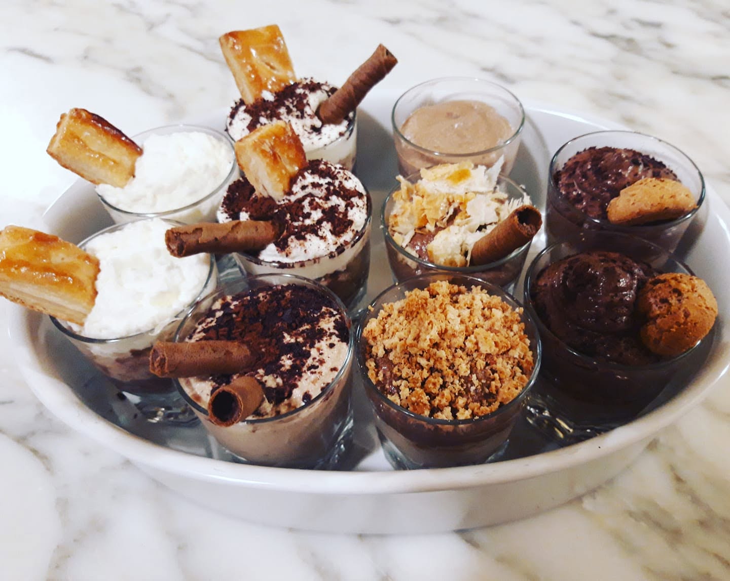 Assortimento di dolci al cucchiaio